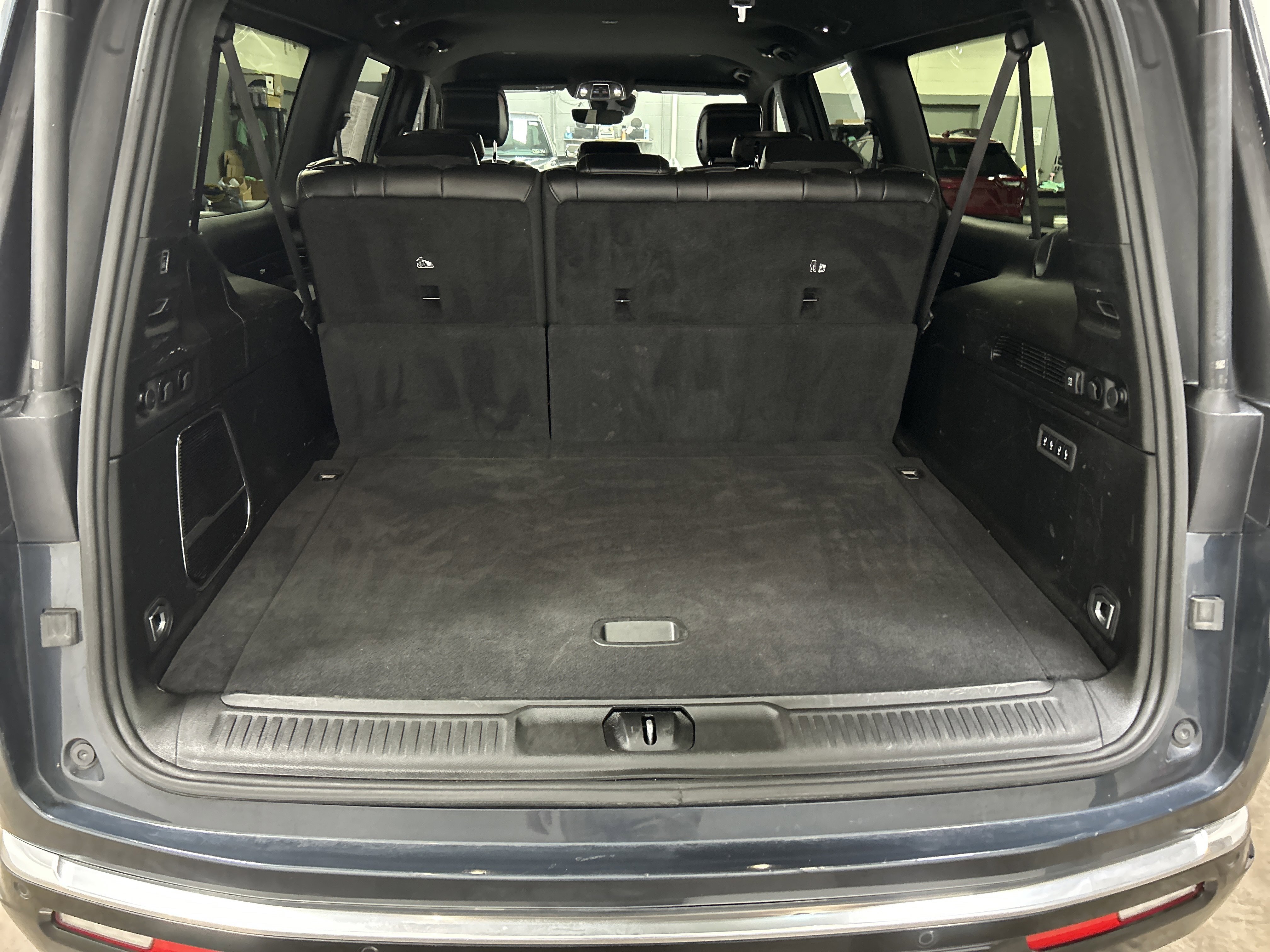 Used 2023 Jeep Wagoneer L Series II image 31