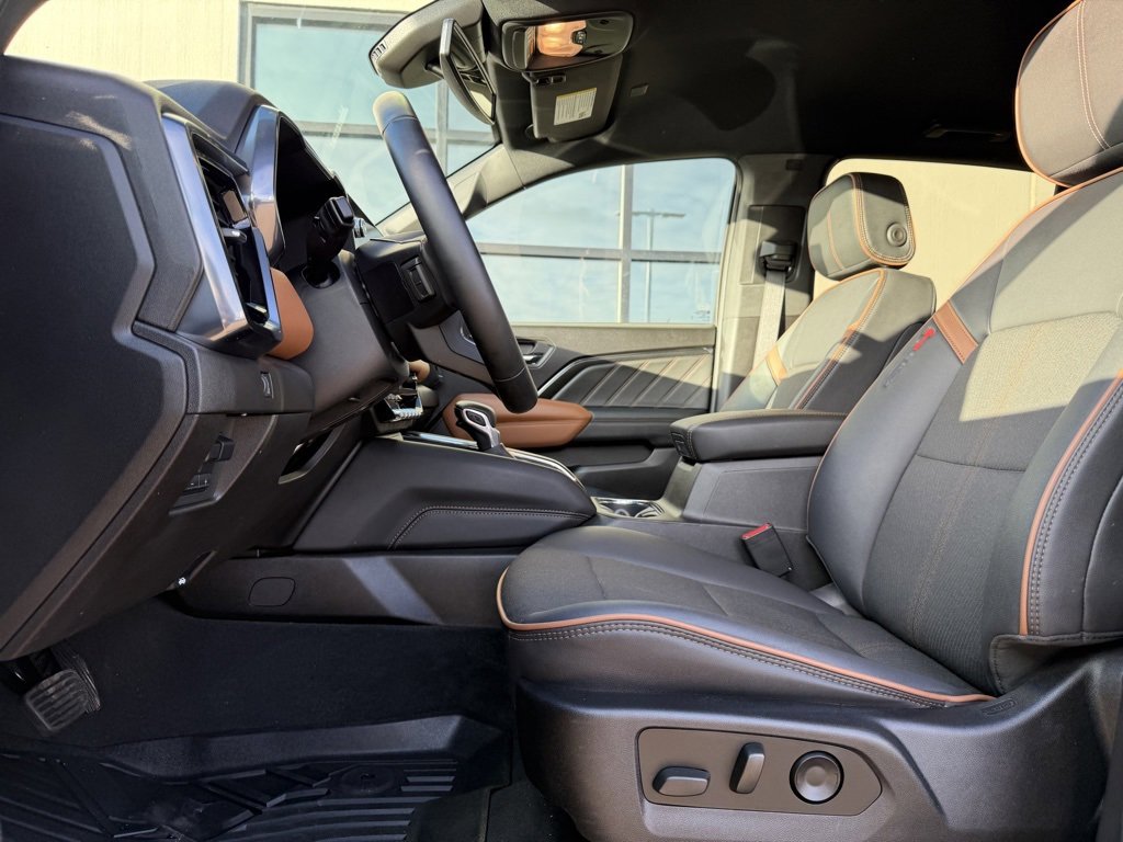 Used 2024 GMC Canyon AT4 image 6