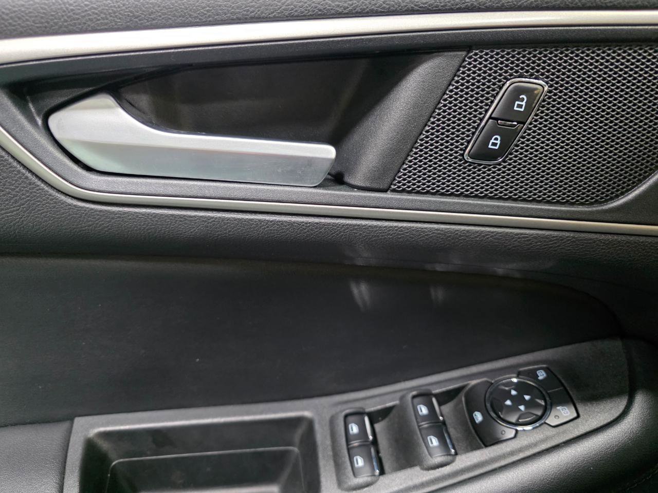 Used 2021 Ford Edge SEL w/ Cargo Accessory Package image 18