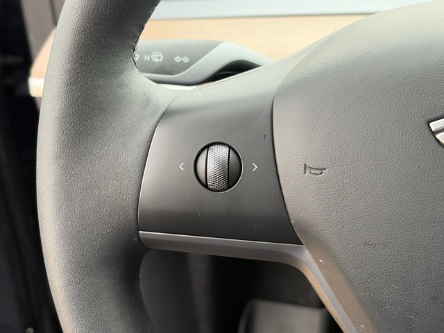 Used 2023 Tesla Model Y Long Range image 23