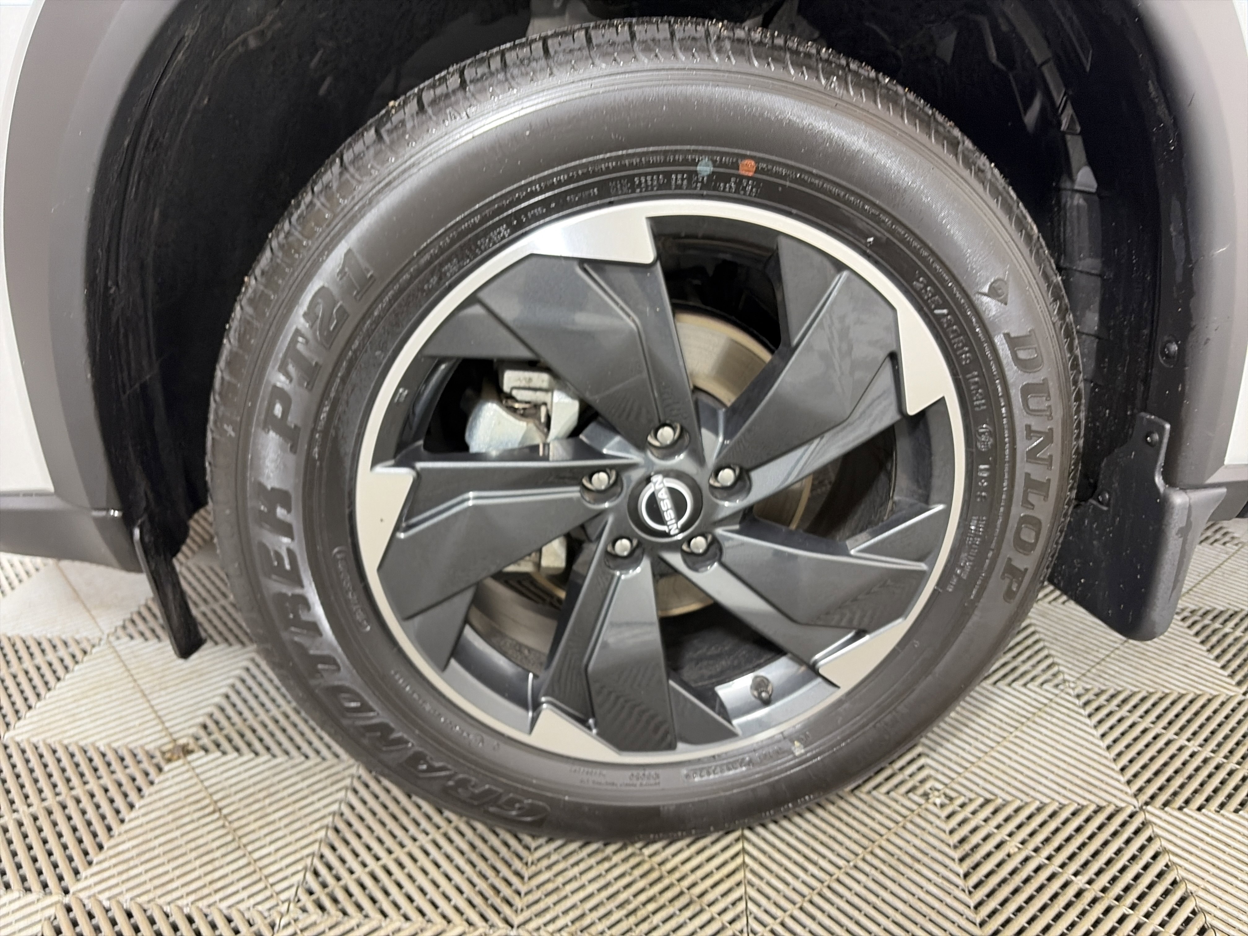 Used 2025 Nissan Rogue SV image 13