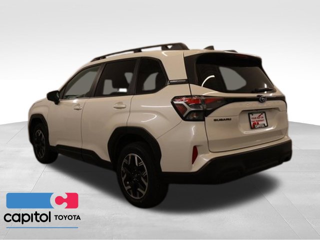 Used 2025 Subaru Forester Premium AWD/4WD image 4