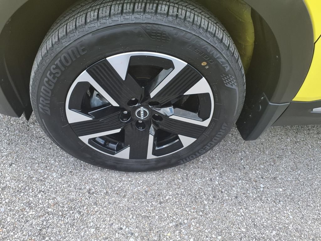 Used 2026 Nissan Kicks SR w/ Cold Weather Package AWD/4WD image 5