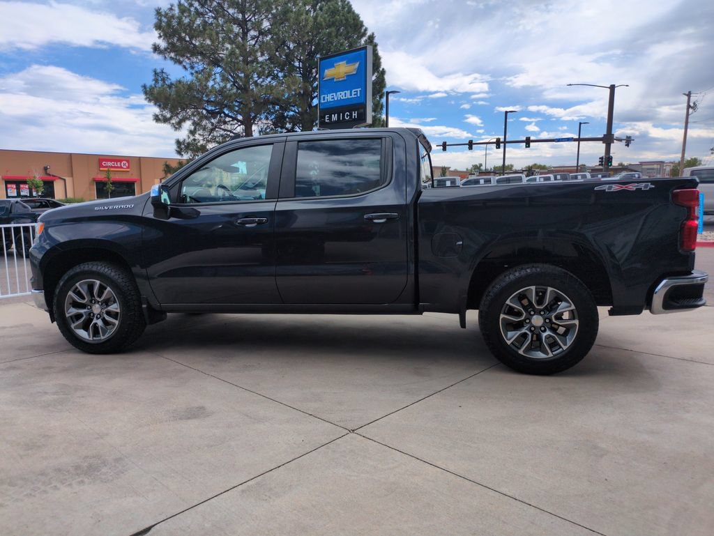Used 2024 Chevrolet Silverado 1500 LT AWD/4WD image 2