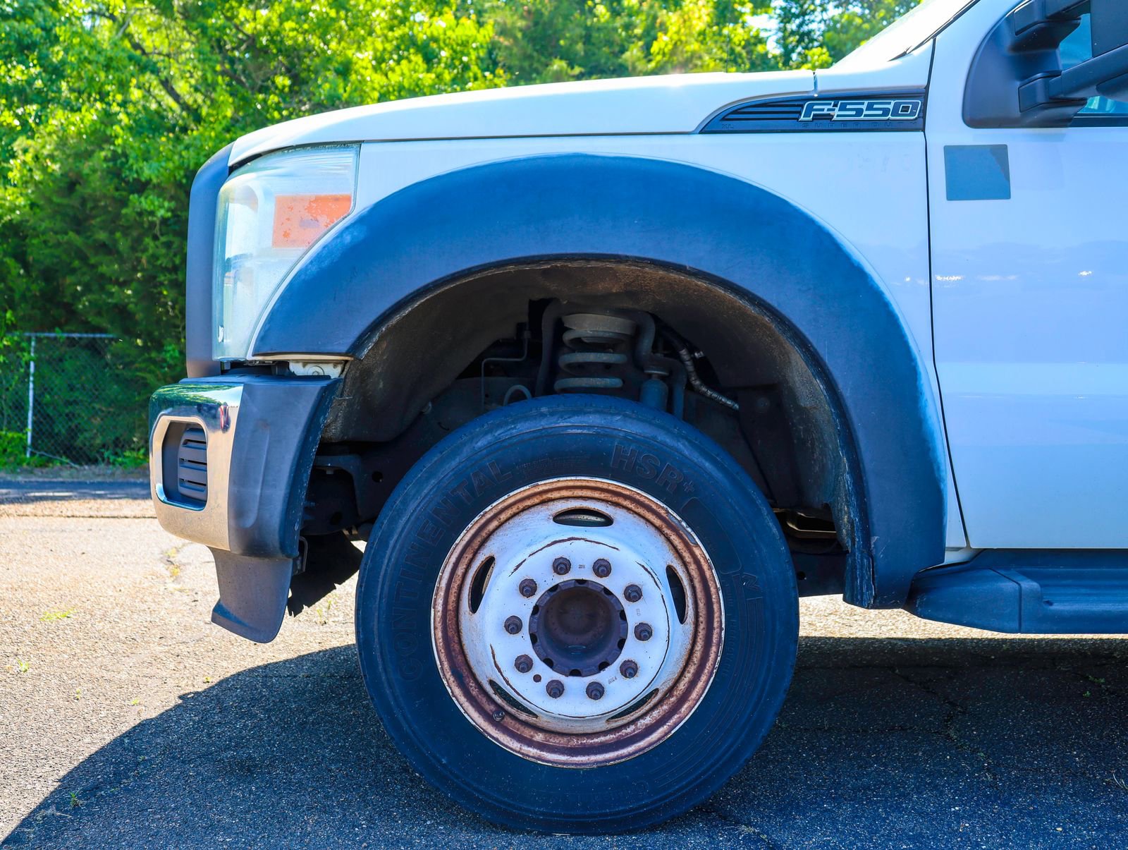 Used 2015 Ford F550 2WD Regular Cab Super Duty image 2