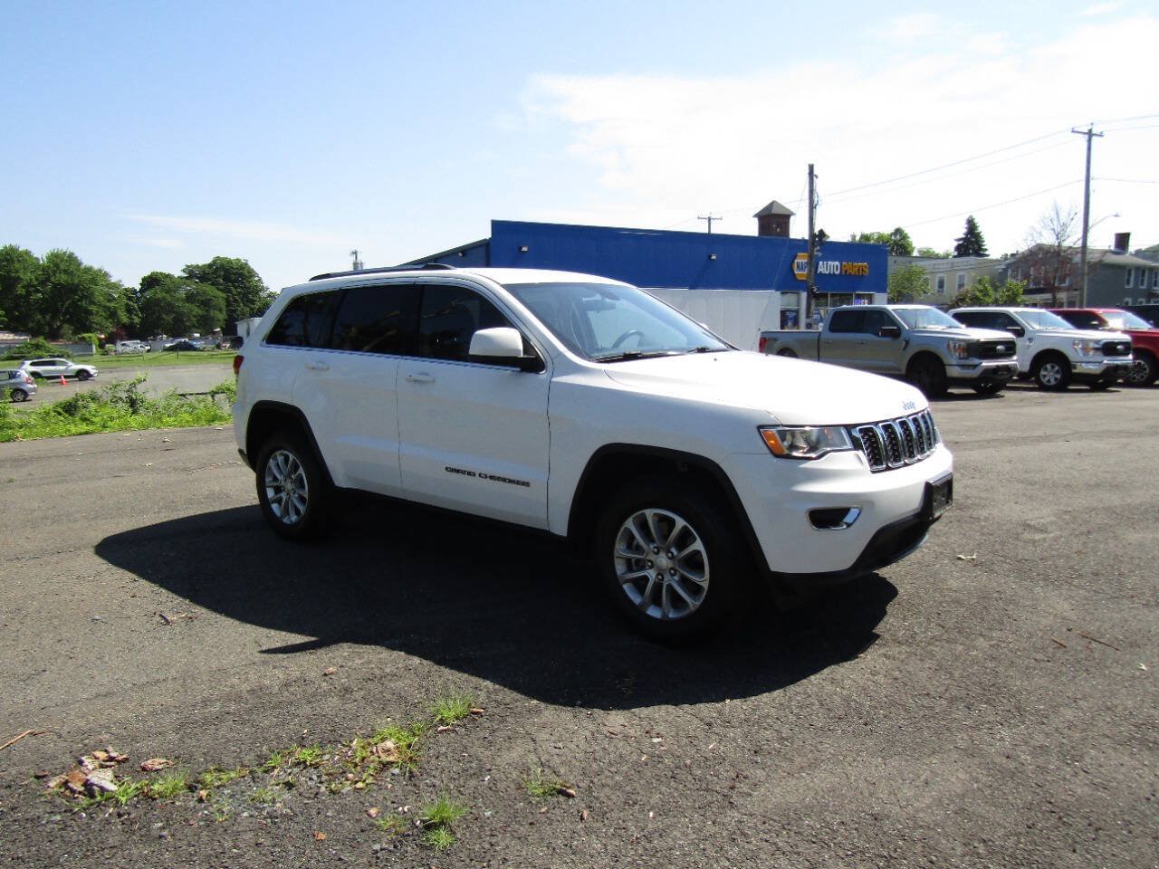 Used 2021 Jeep Grand Cherokee Laredo AWD/4WD image 40