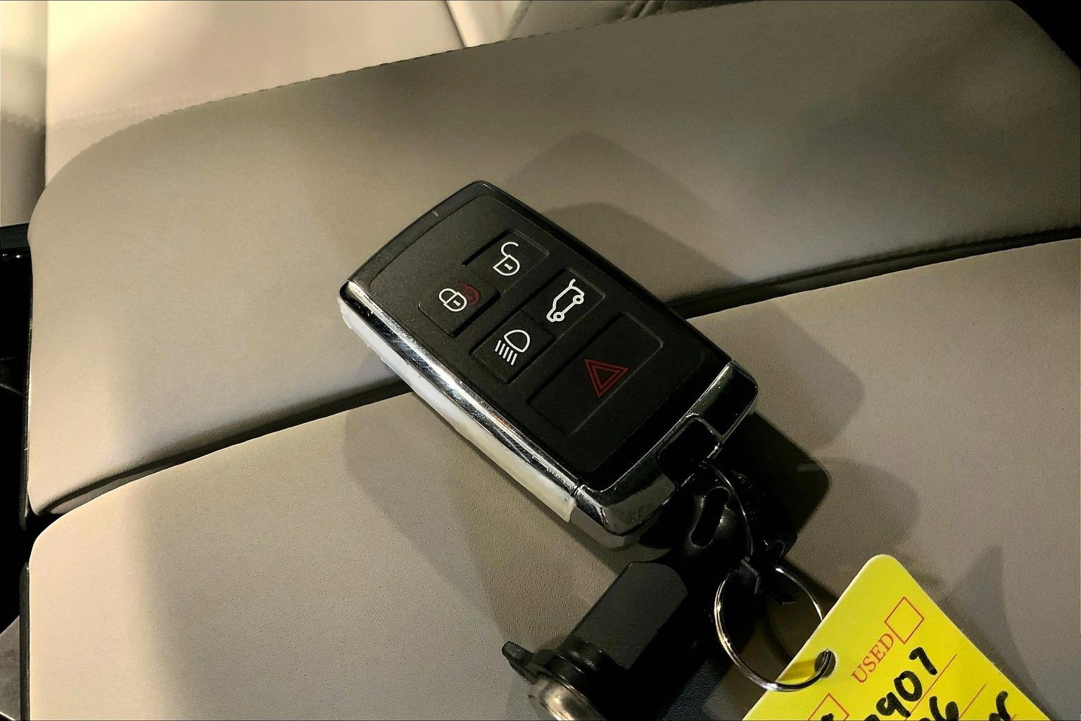 Used 2026 Land Rover Range Rover Velar Dynamic SE image 13