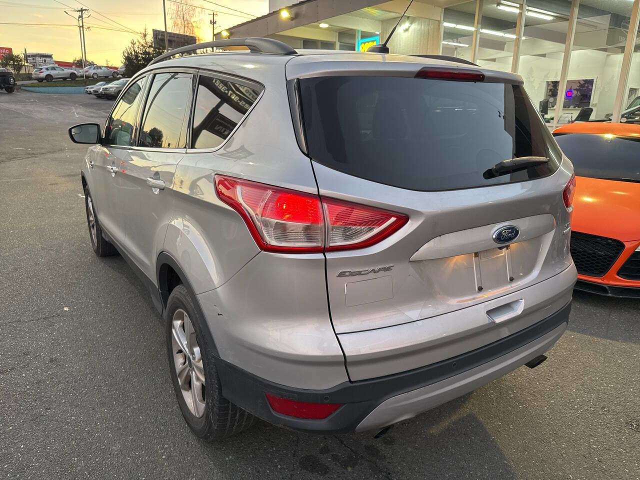 Used 2015 Ford Escape SE w/ Equipment Group 201A image 2