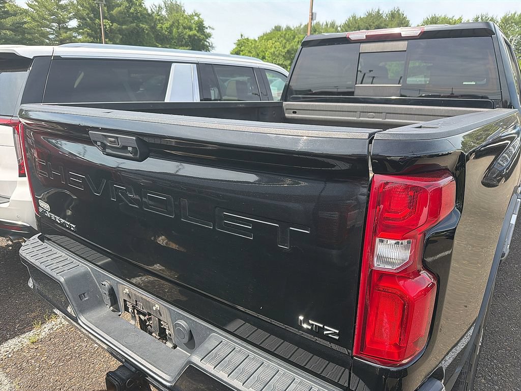 Used 2020 Chevrolet Silverado 2500 LTZ AWD/4WD image 4