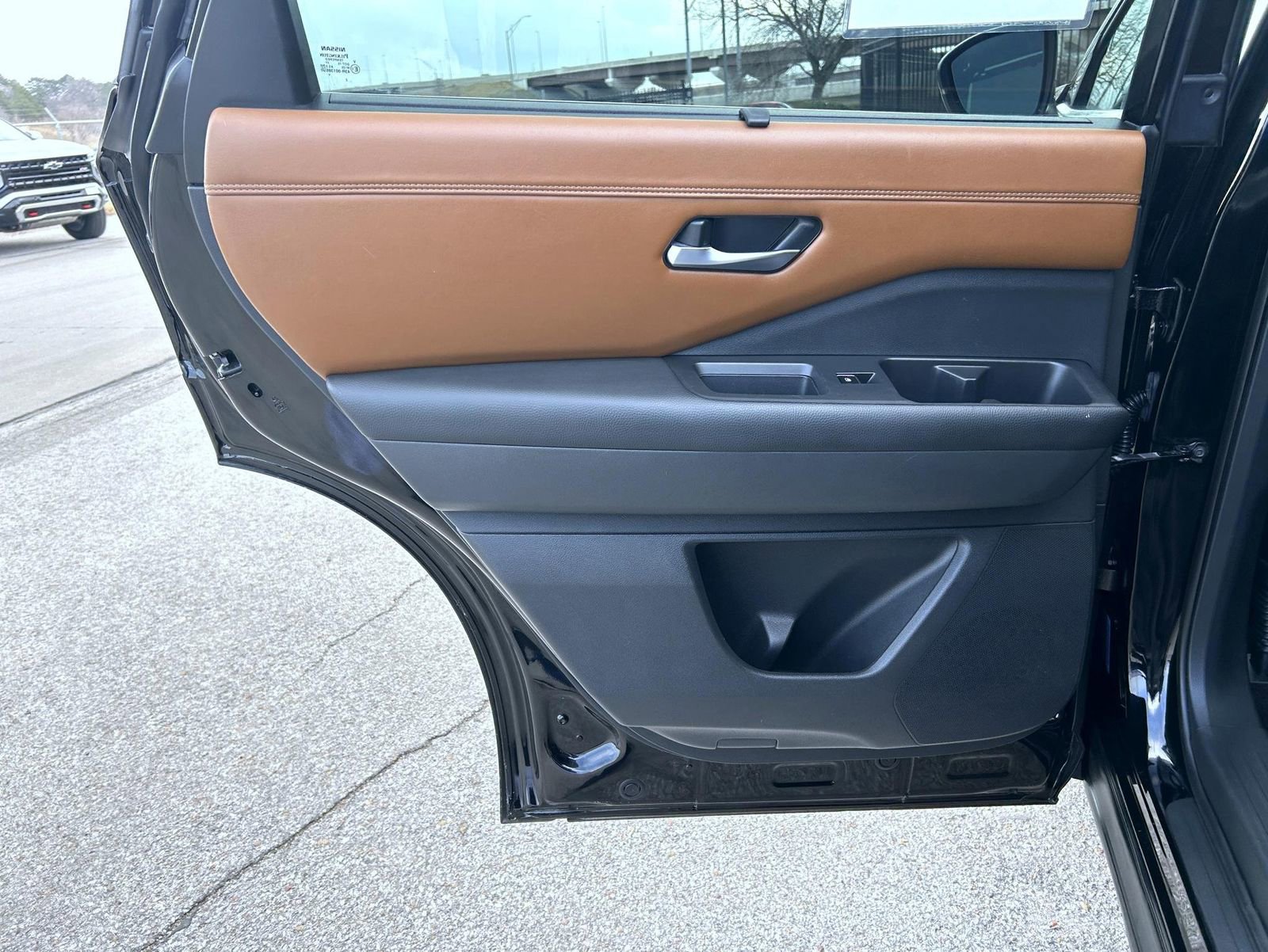 Used 2024 Nissan Pathfinder Platinum image 17