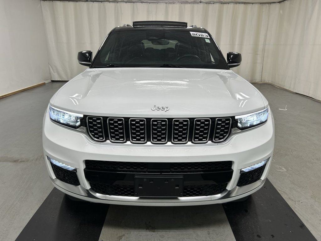 Used 2023 Jeep Grand Cherokee L Summit w/ Luxury Tech Group V AWD/4WD image 3