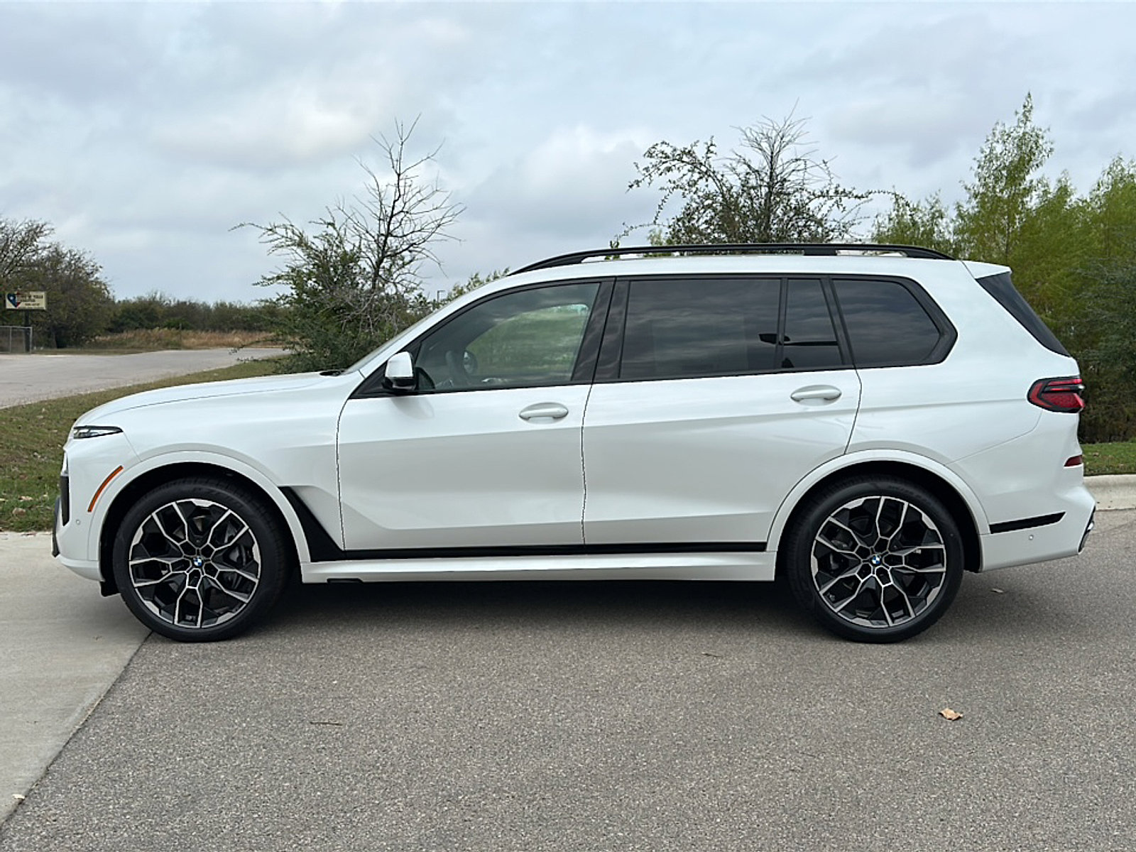 New 2026 BMW X7 xDrive40i w/ M Sport Package image 5