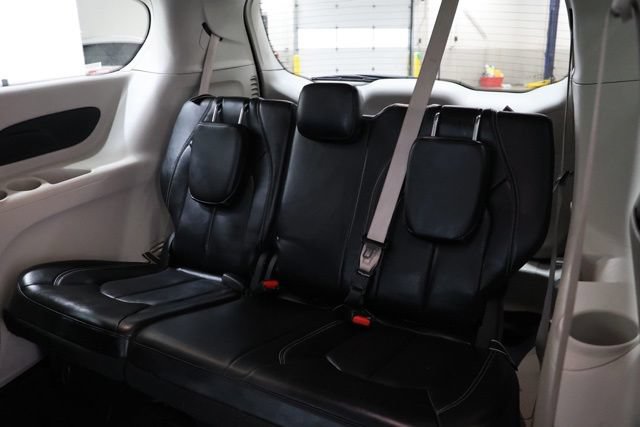 Used 2023 Chrysler Pacifica Touring-L FWD image 34