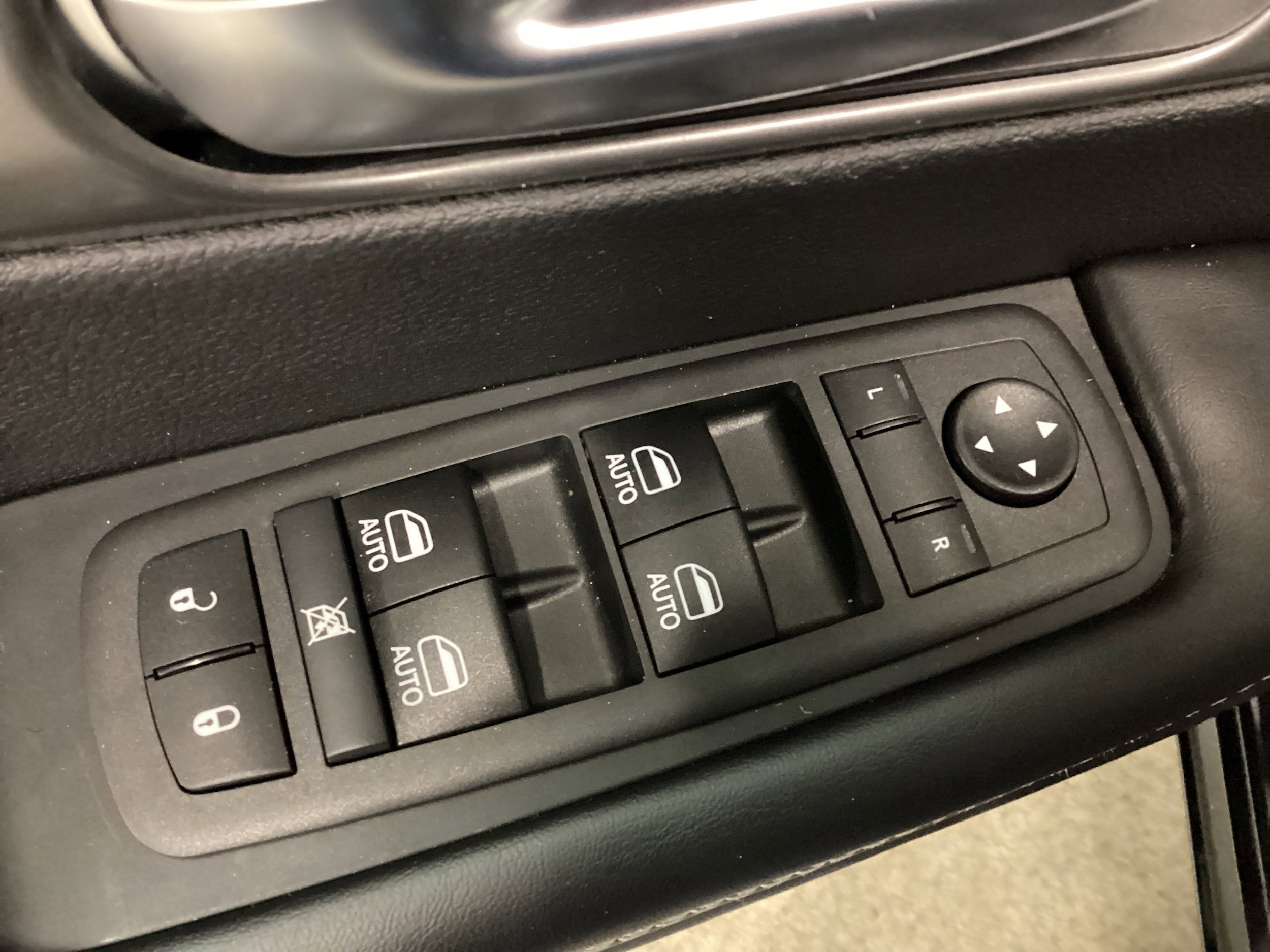 New 2026 Chrysler Pacifica Select w/ S Appearance Package AWD/4WD image 13
