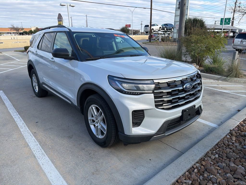 Used 2025 Ford Explorer Active image 1