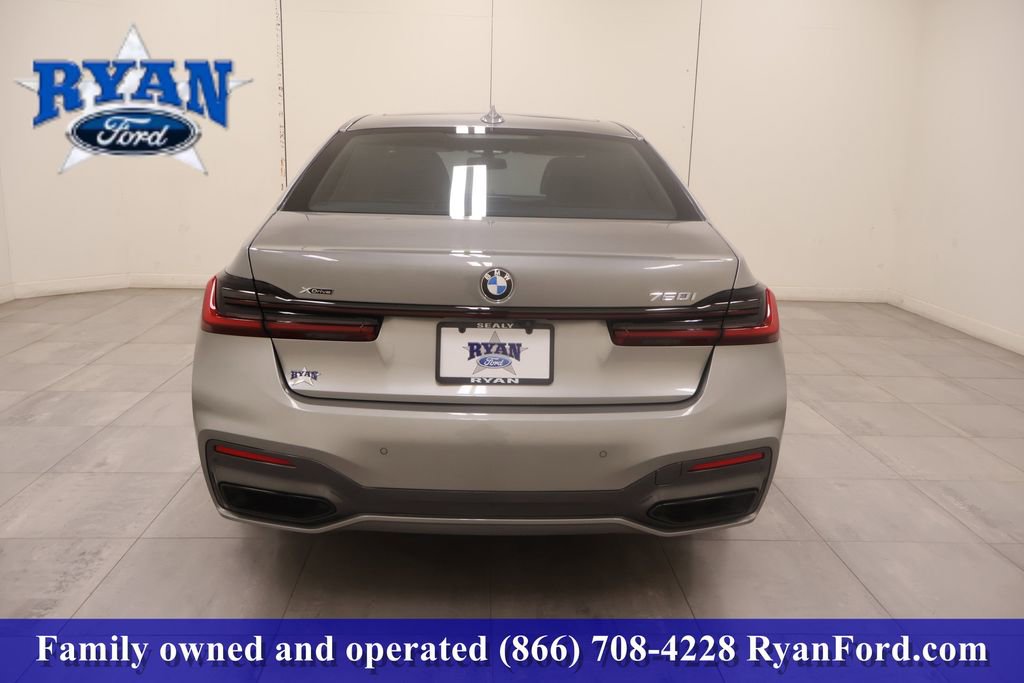 Used 2022 BMW 750i xDrive w/ Executive Package image 5