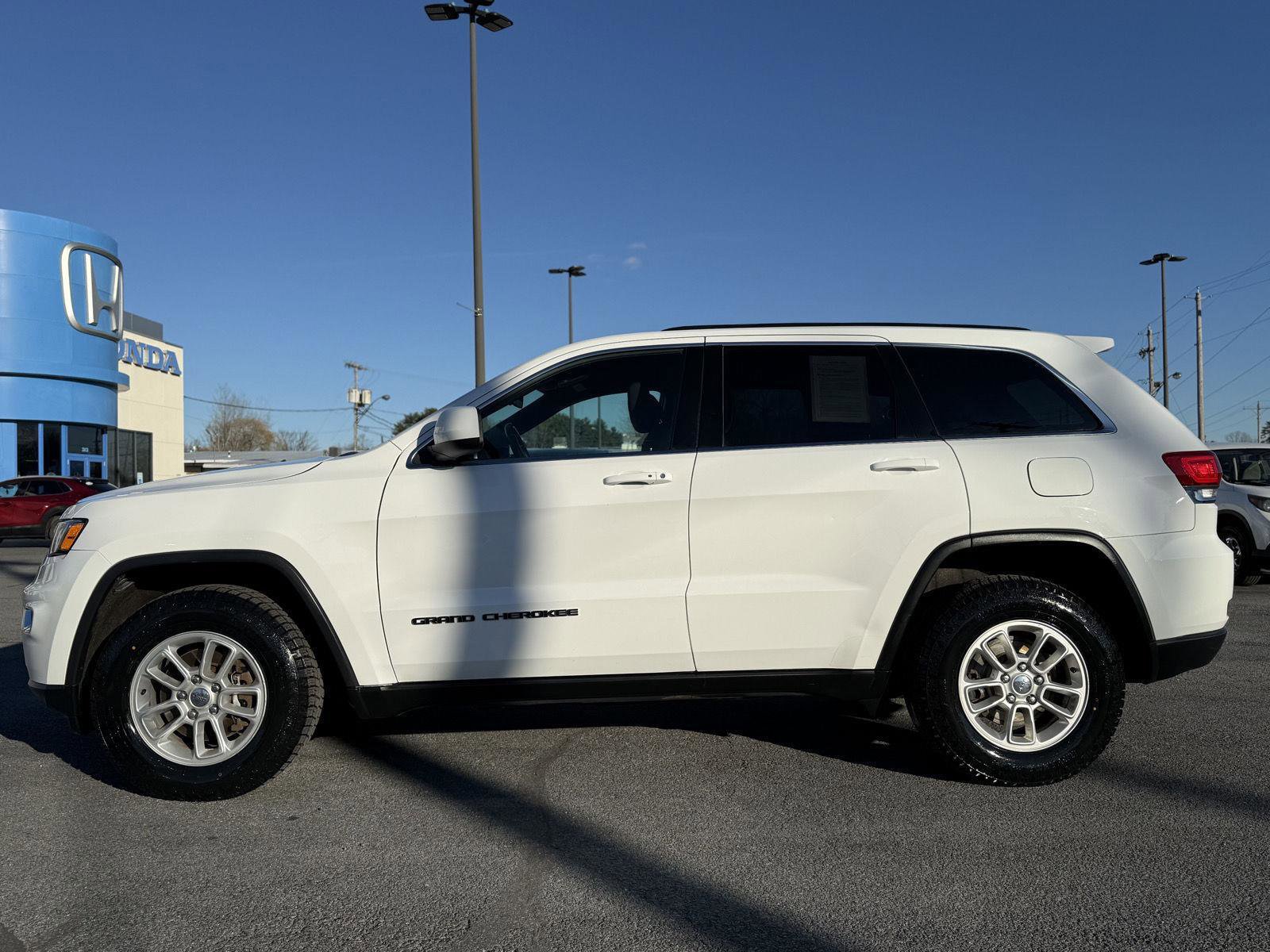 Used 2018 Jeep Grand Cherokee Laredo image 8