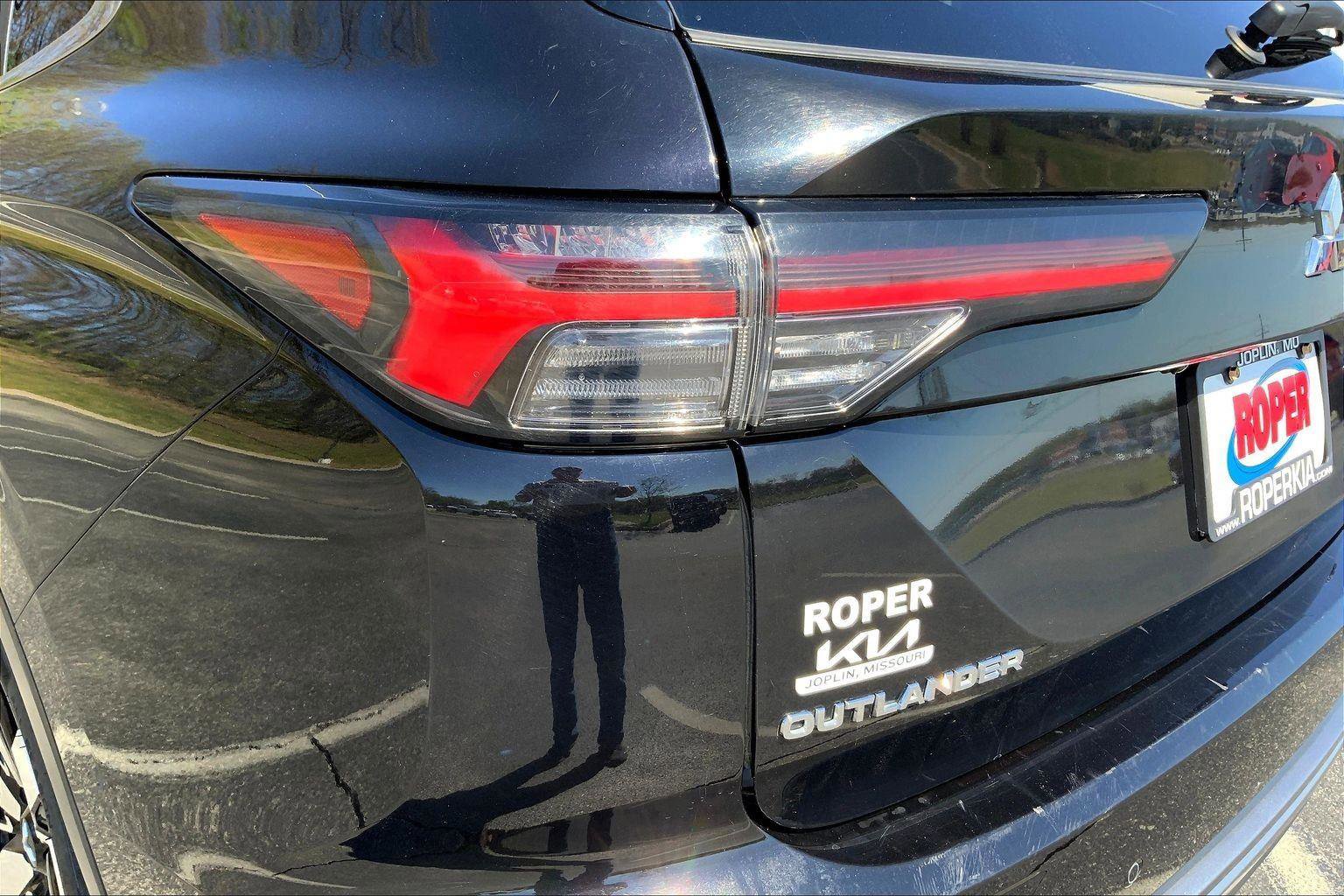 Used 2025 Mitsubishi Outlander SE image 29