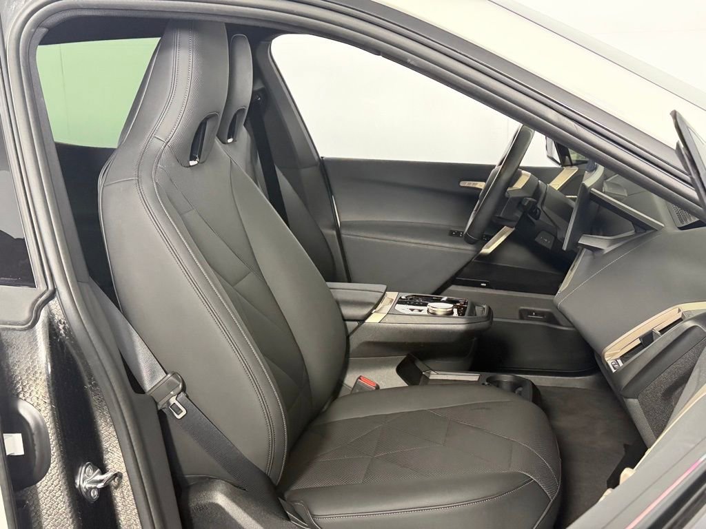 Used 2024 BMW iX xDrive50 w/ Premium Package image 32