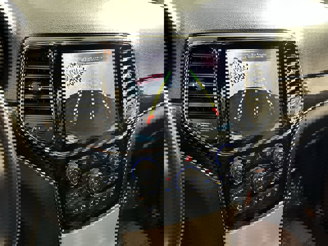 Used 2020 Jeep Grand Cherokee Trailhawk w/ Interior Metal Package image 18