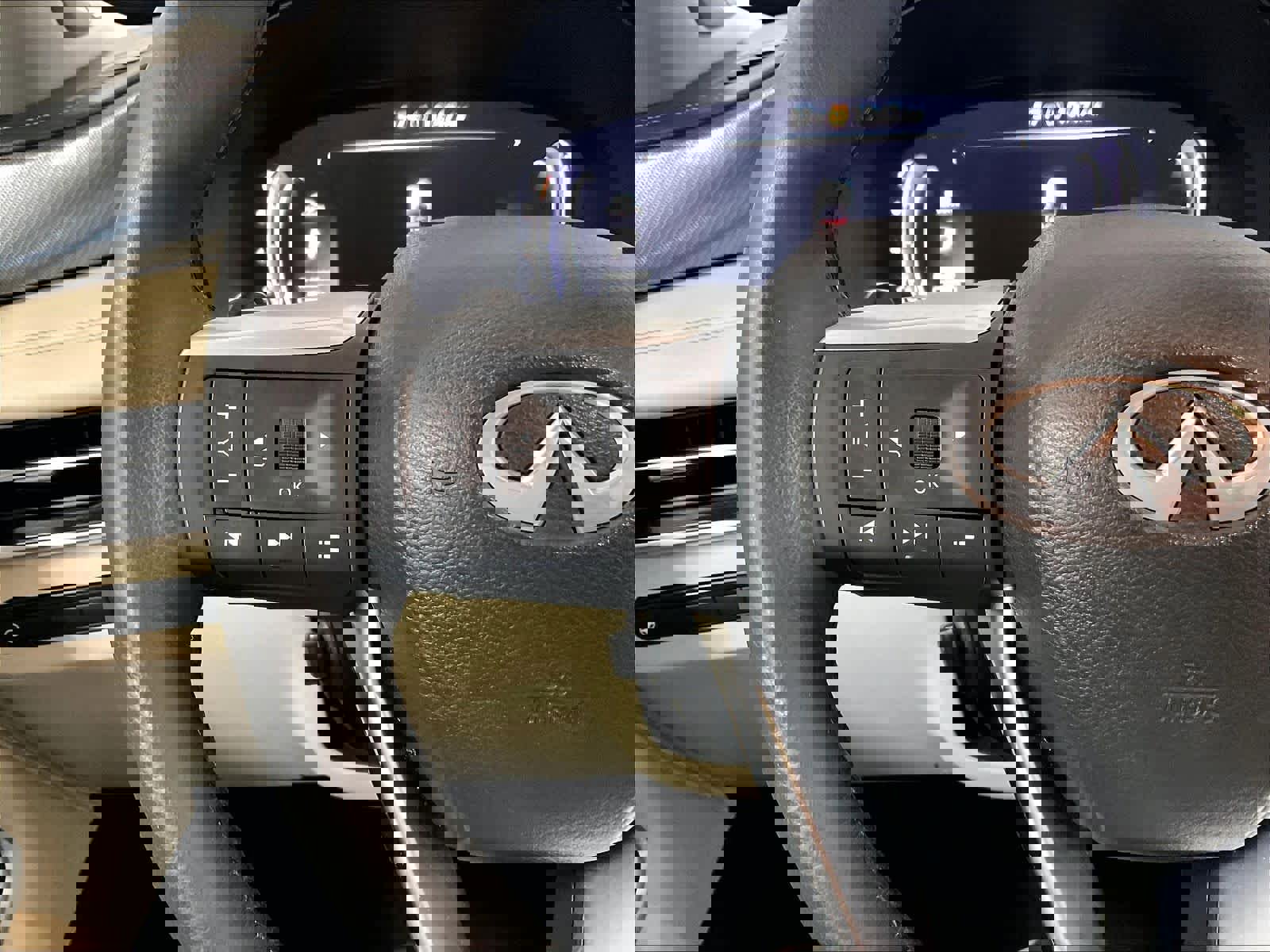 Used 2023 INFINITI QX60 Luxe w/ Performance Audio Package AWD/4WD image 24