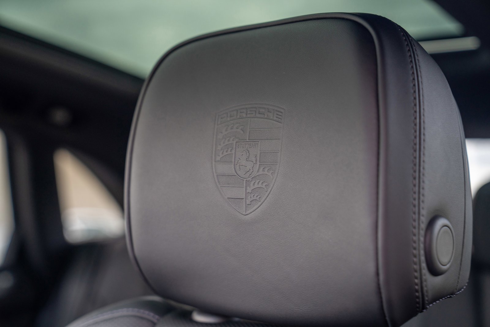 Certified 2026 Porsche Macan AWD/4WD image 13