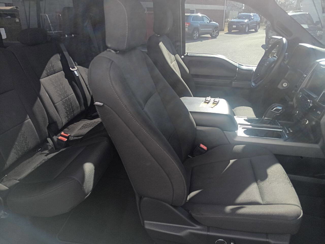 Used 2018 Ford F150 XLT w/ Equipment Group 302A Luxury image 10