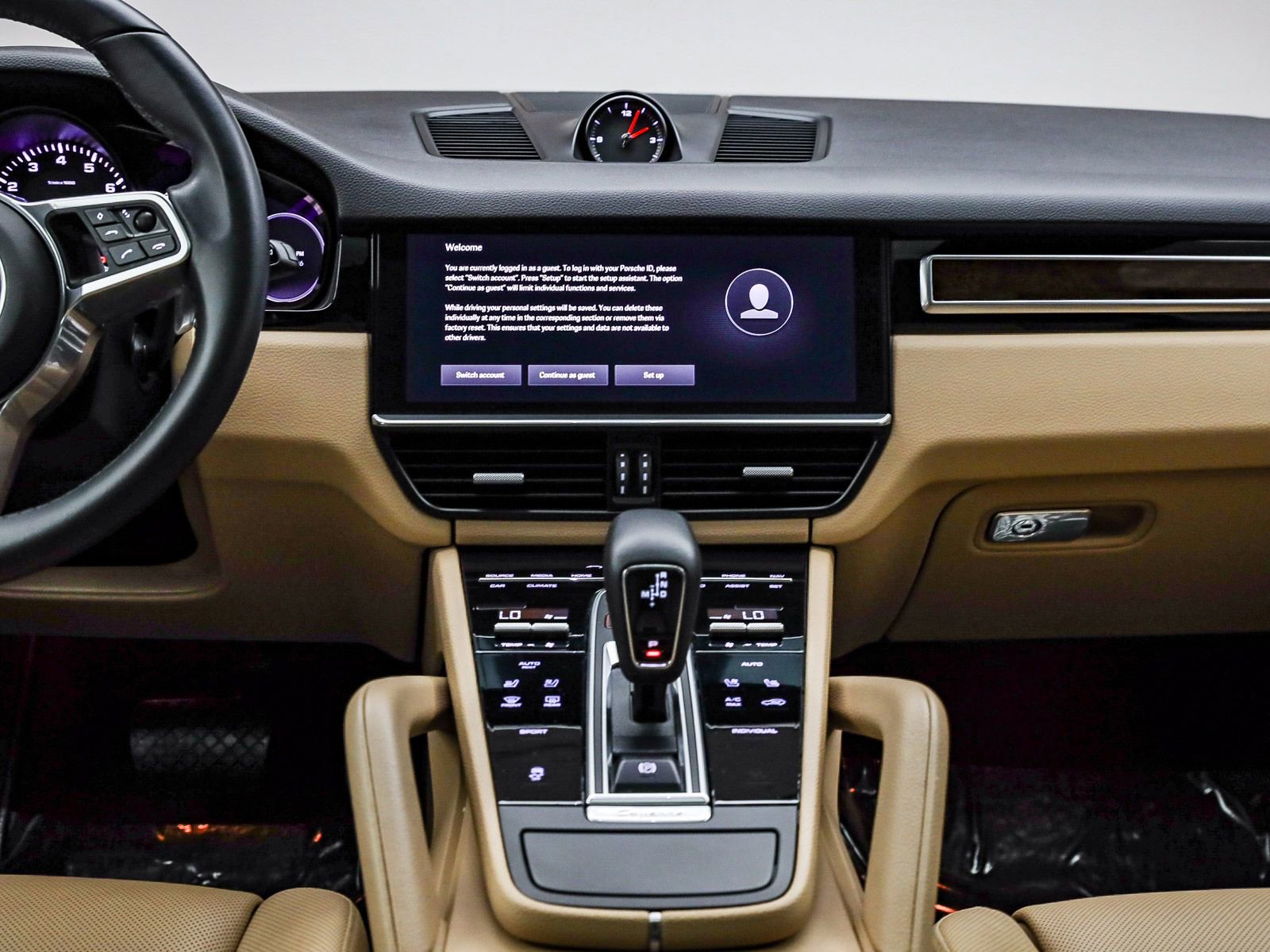 Certified 2022 Porsche Cayenne Platinum Edition image 17