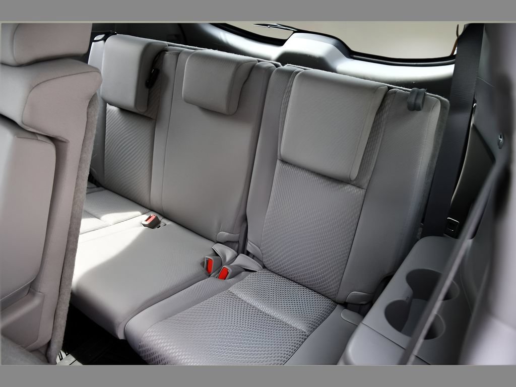 Used 2014 Toyota Highlander LE AWD/4WD image 14