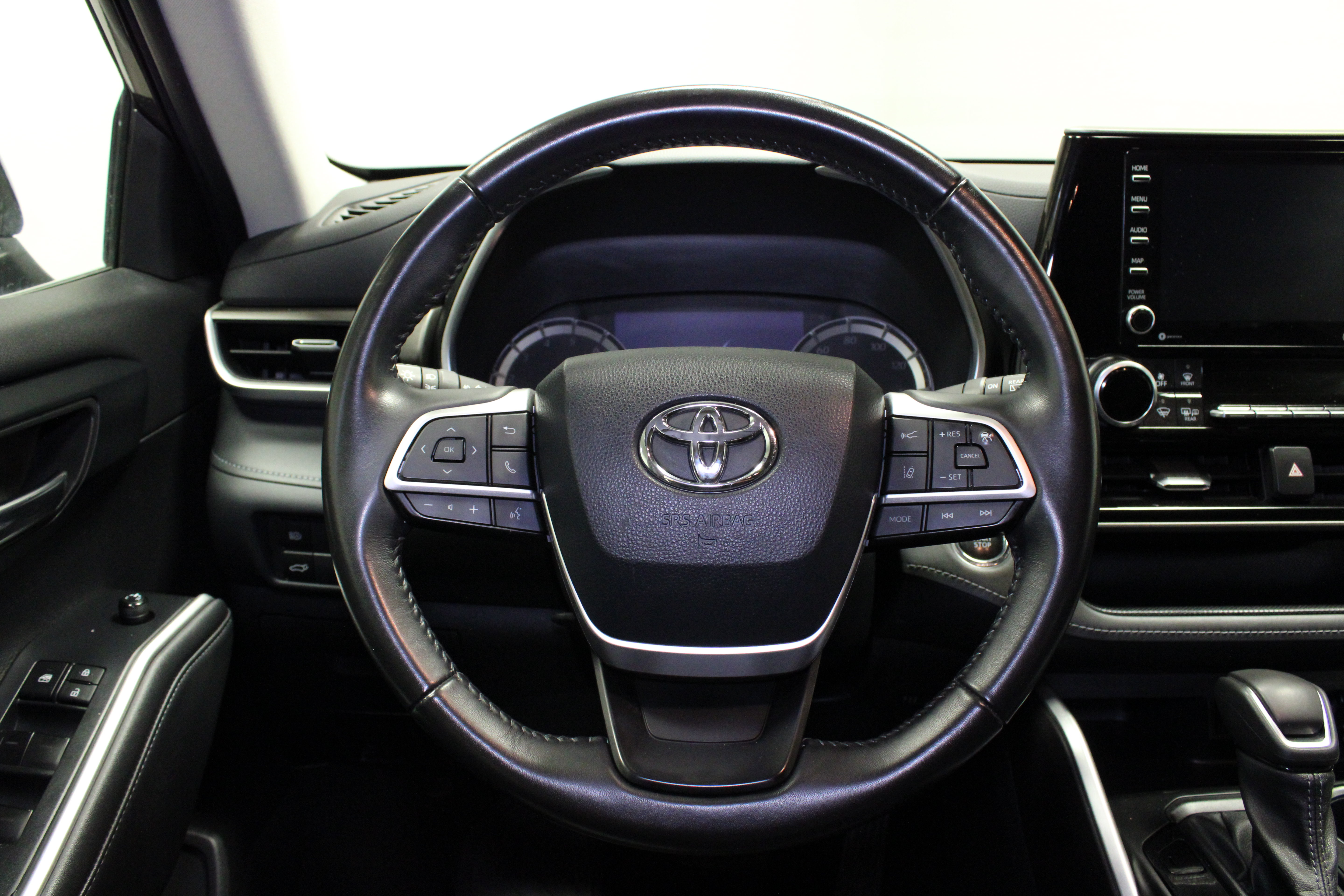 Used 2022 Toyota Highlander XLE AWD/4WD image 24