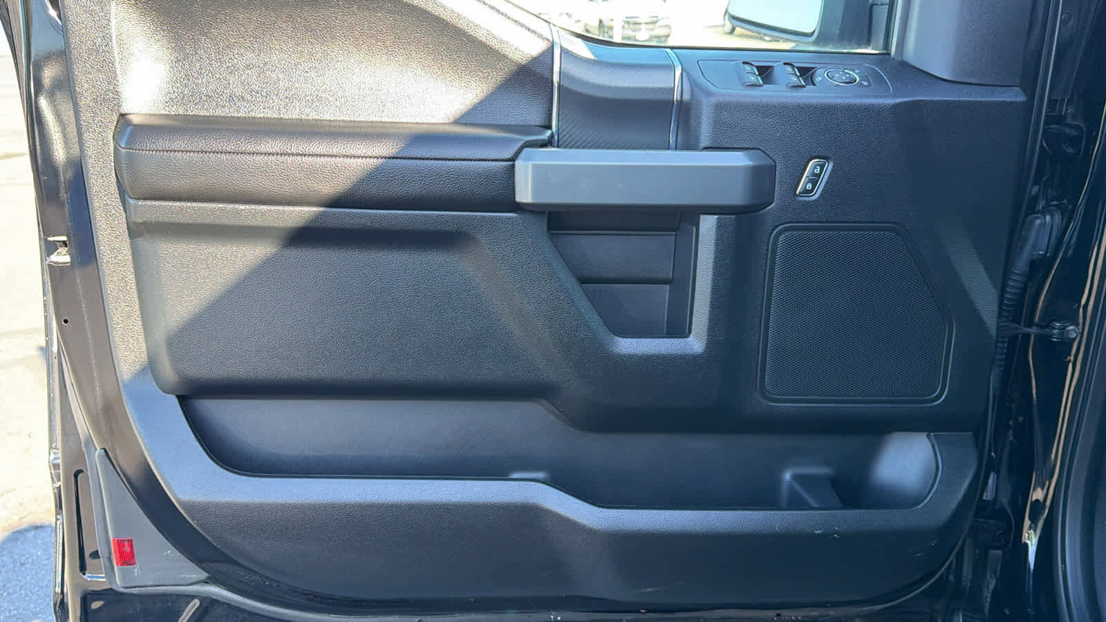 Used 2018 Ford F150 XLT w/ Equipment Group 302A Luxury image 23