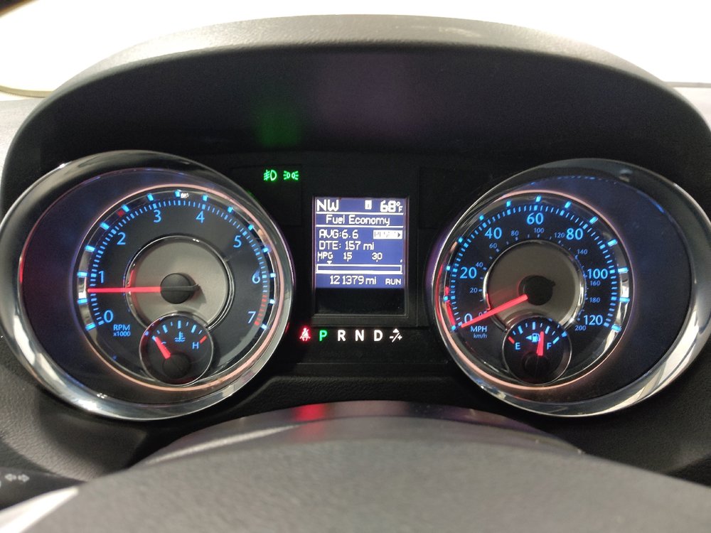 Used 2016 Chrysler Town & Country Touring image 23