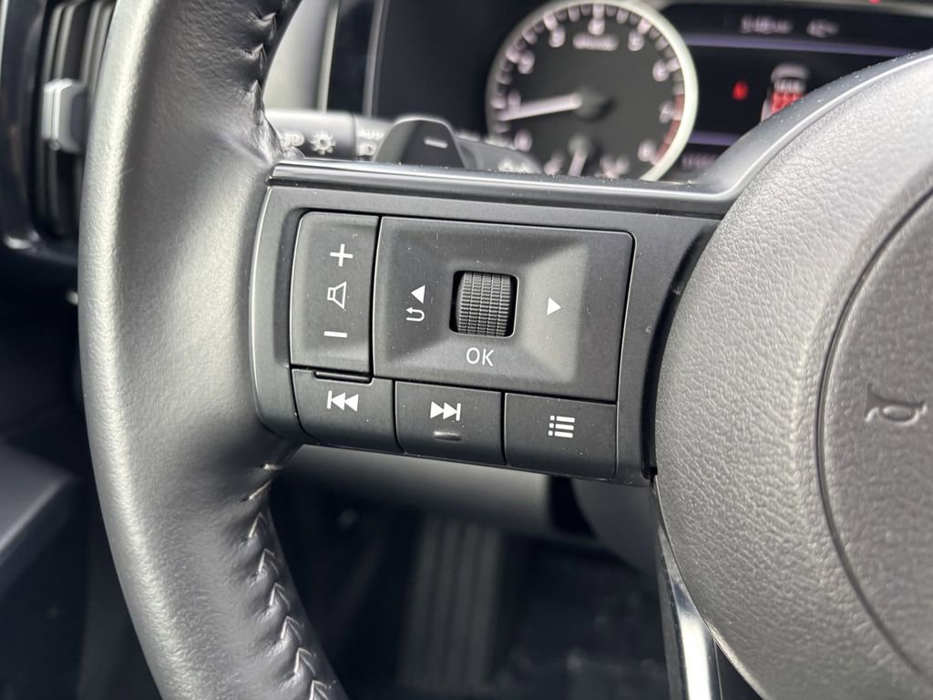 Used 2025 Nissan Pathfinder SV AWD/4WD image 16