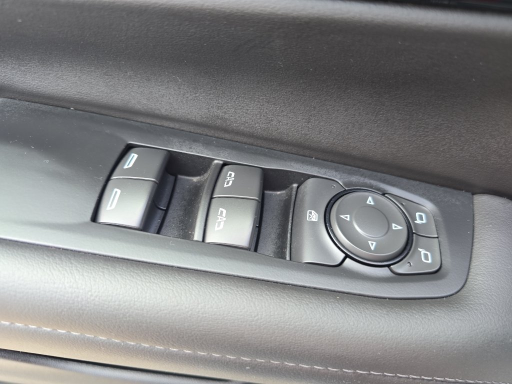 Certified 2025 Chevrolet Suburban Z71 AWD/4WD image 11