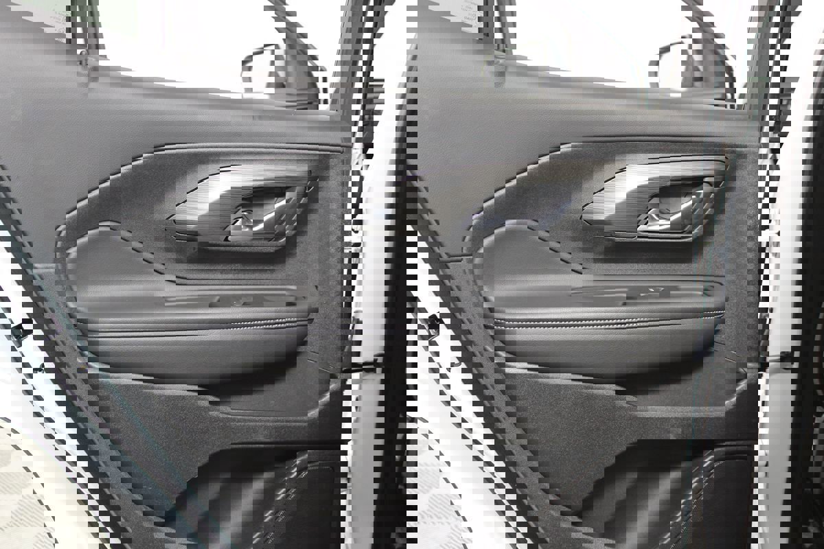 Used 2023 GMC Terrain SLE w/ Driver Convenience Package image 33