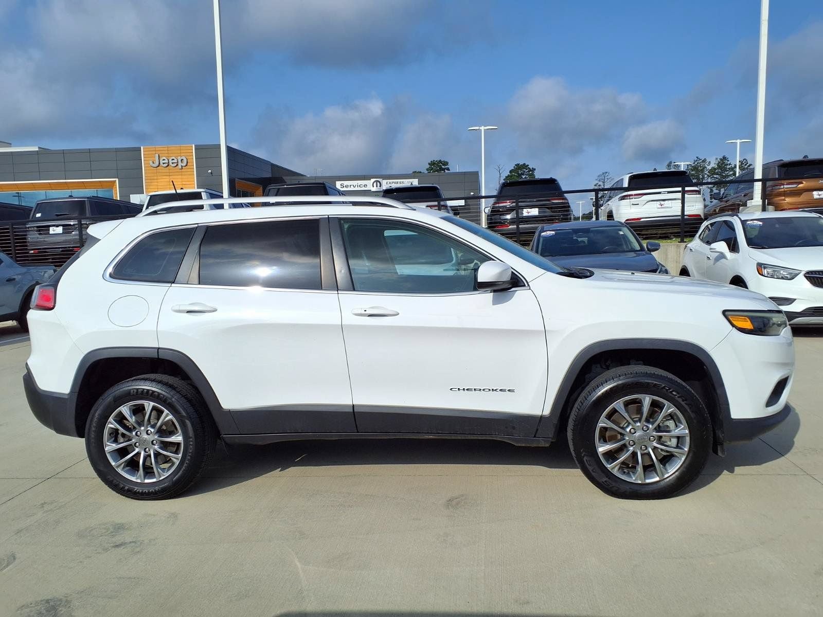 Used 2019 Jeep Cherokee Latitude Plus w/ Comfort/Convenience Group AWD/4WD image 5