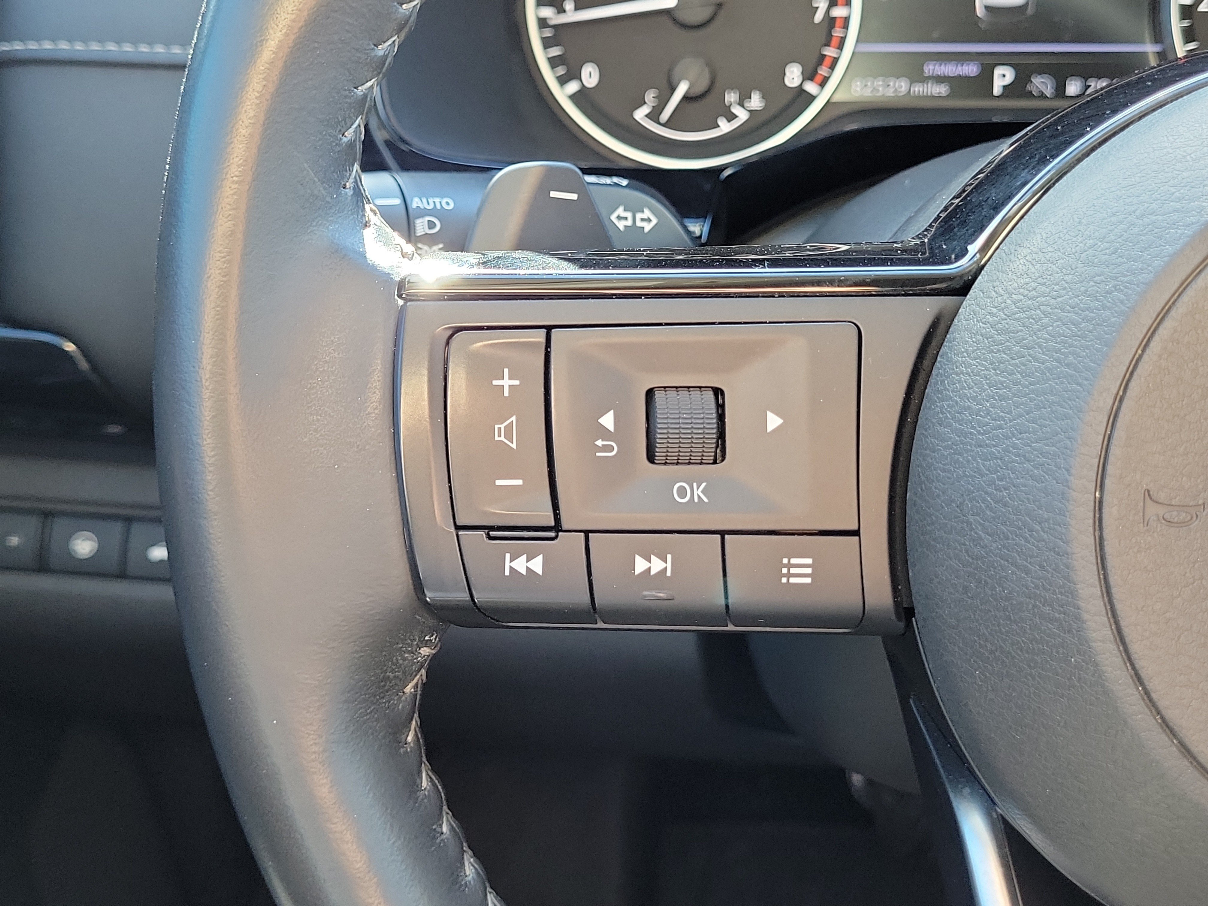Used 2022 Nissan Pathfinder SV w/ SV Premium Package FWD image 29