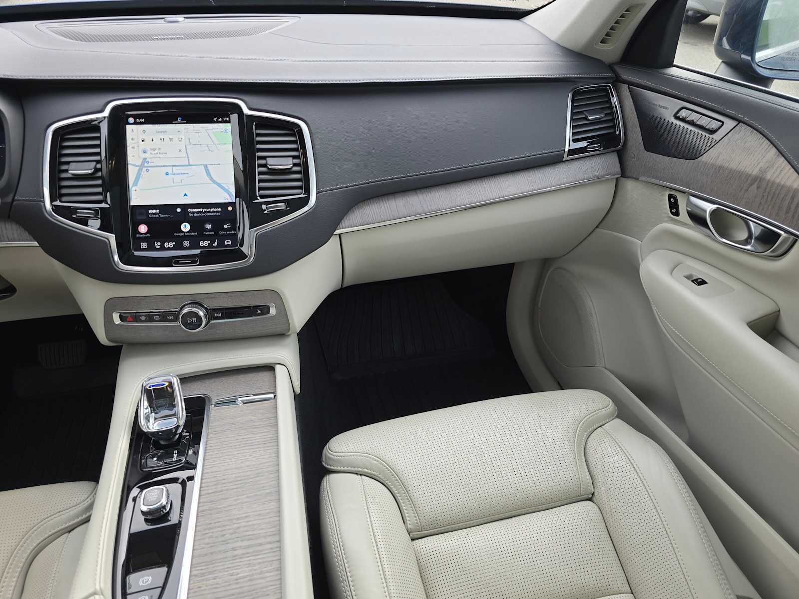 Certified 2023 Volvo XC90 T8 Ultimate w/ Protection Package Premier AWD/4WD image 20