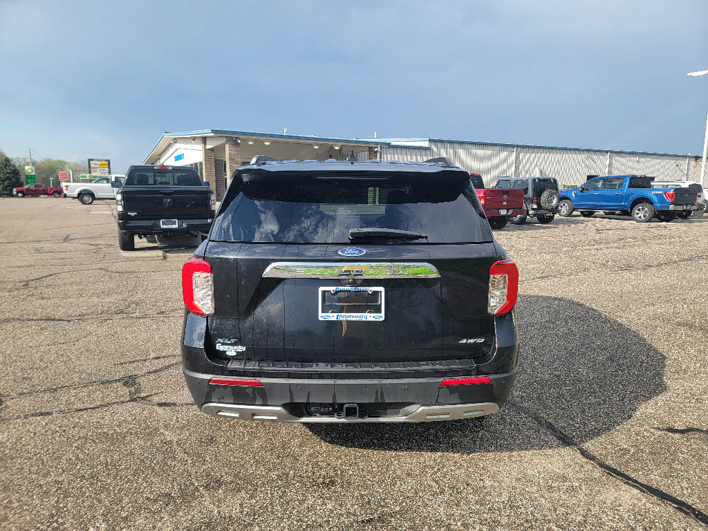 Used 2023 Ford Explorer XLT w/ Equipment Group 202A AWD/4WD image 7