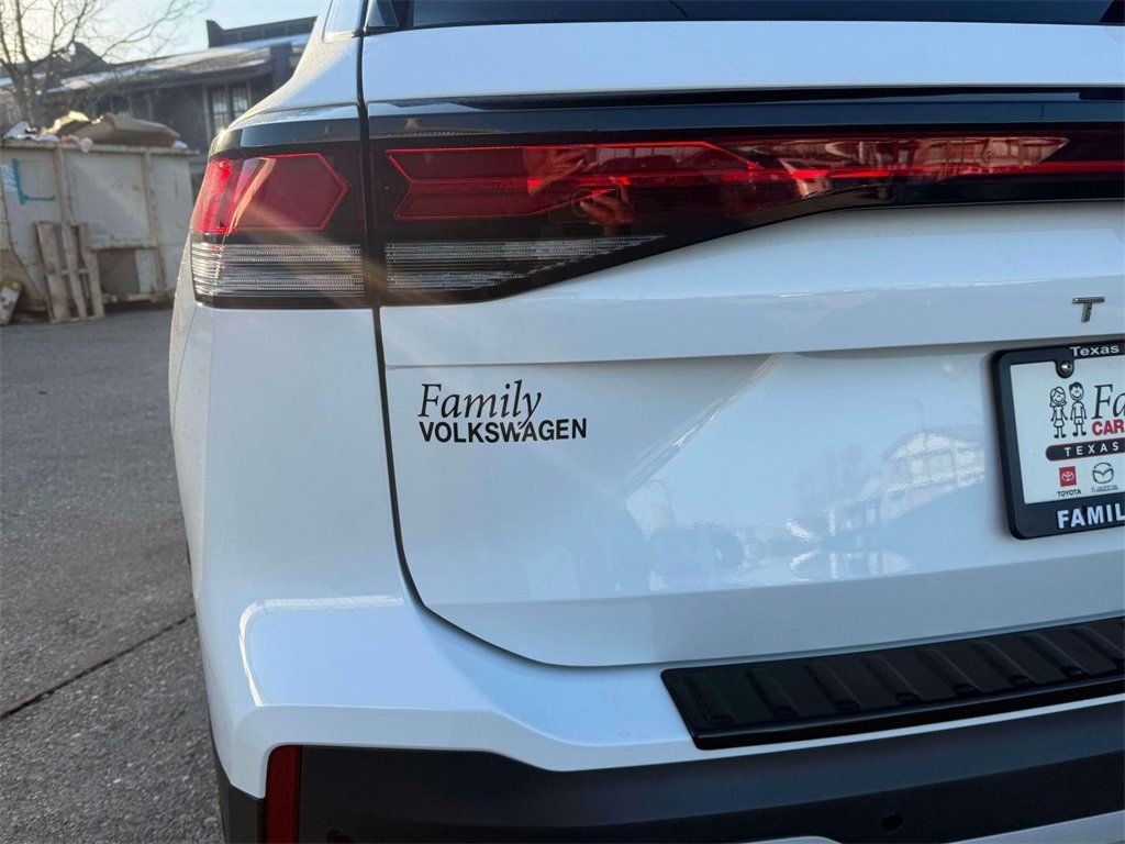 Used 2025 Volkswagen Tiguan S image 9