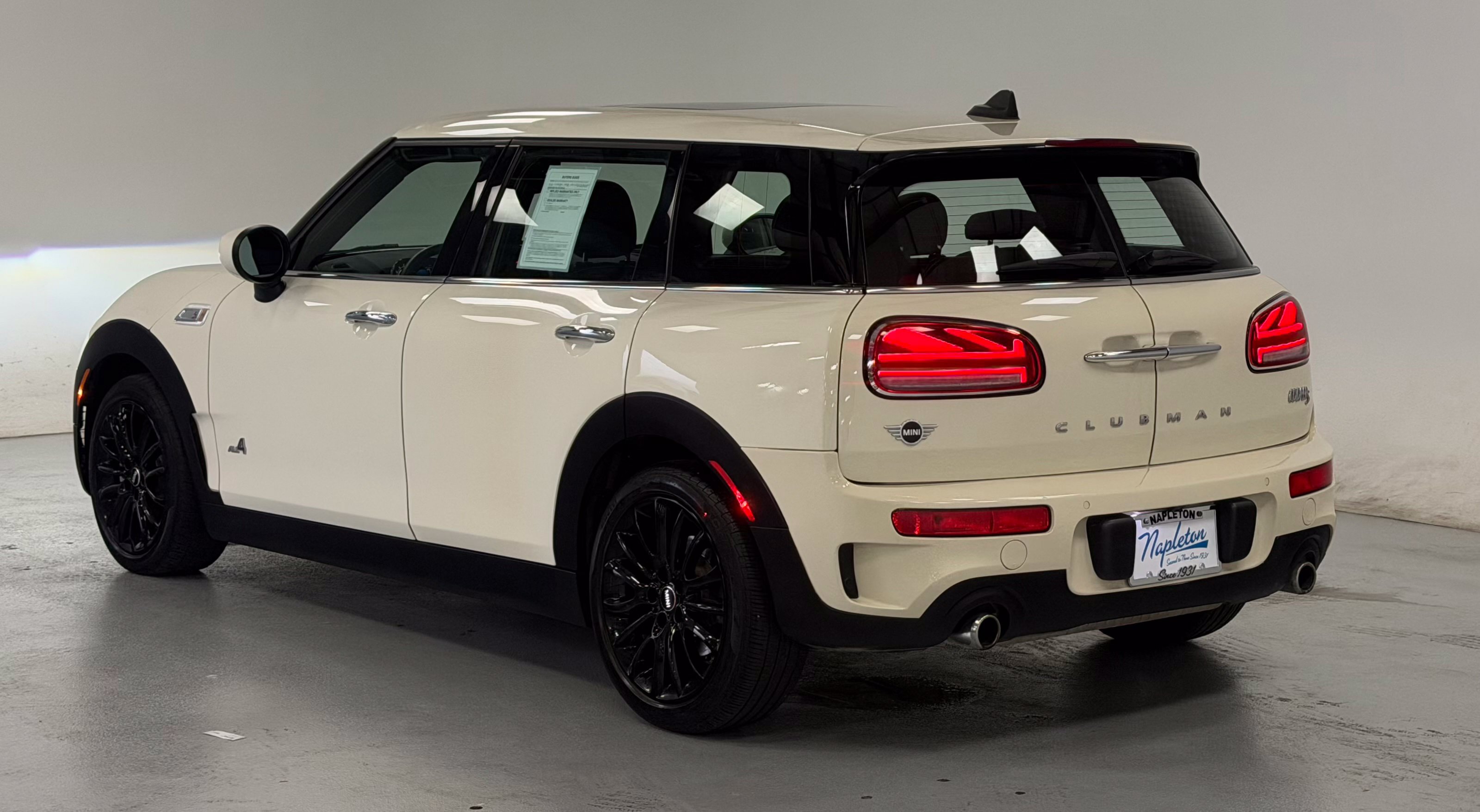 Used 2022 MINI Cooper Clubman S w/ Signature Upholstery Package AWD/4WD image 4