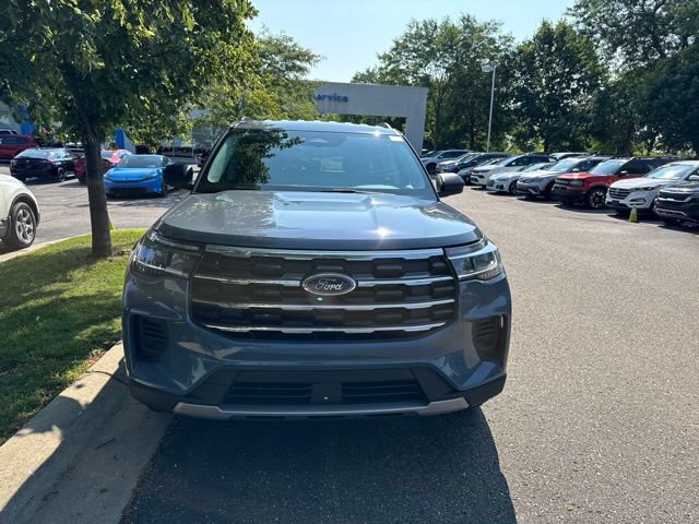 Used 2025 Ford Explorer Active AWD/4WD image 12