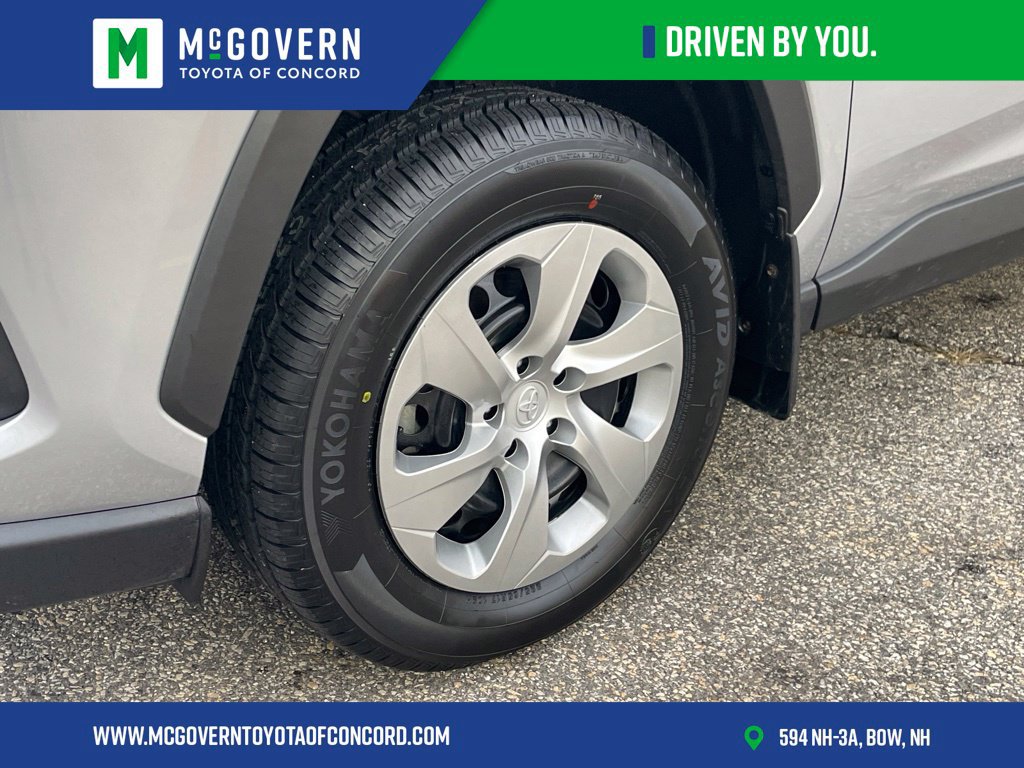 Used 2023 Toyota RAV4 LE AWD/4WD image 9