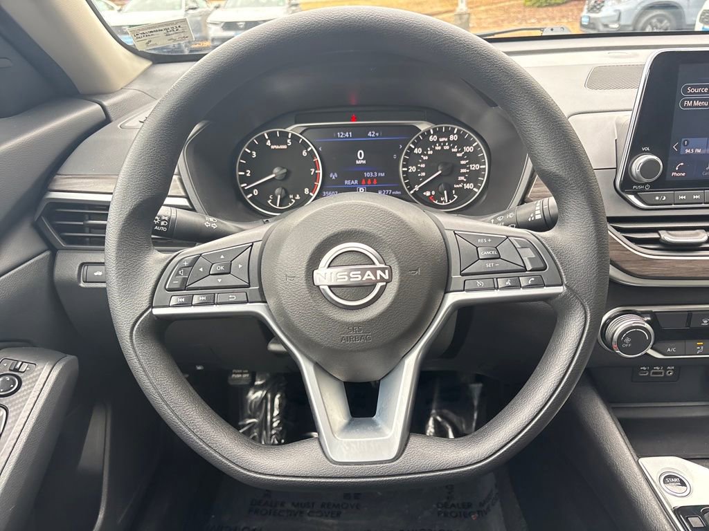 Used 2025 Nissan Altima 2.5 SV image 33