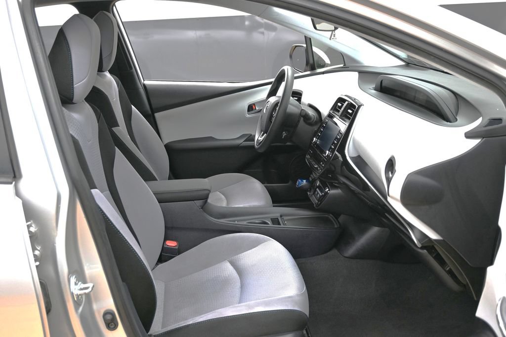 Used 2022 Toyota Prius LE FWD image 30