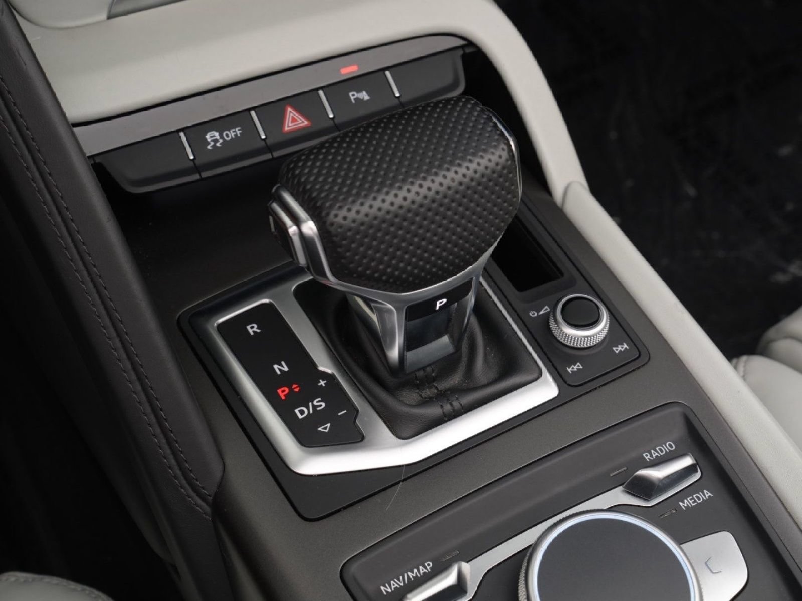 Used 2020 Audi R8 V10 w/ Carbon Exterior Package AWD/4WD image 28