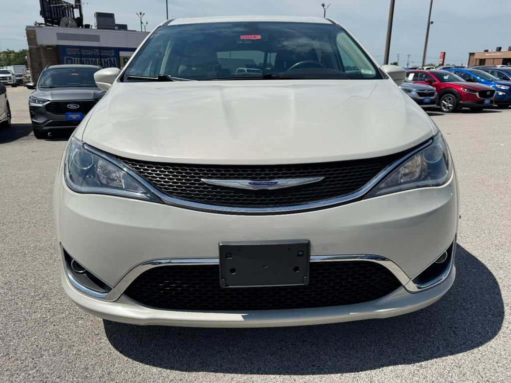 Used 2020 Chrysler Pacifica Touring w/ Cold Weather Group FWD image 9