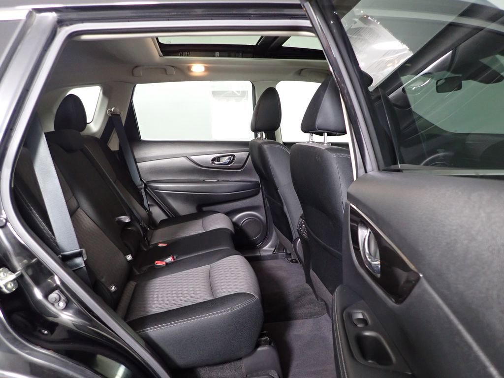 Used 2020 Nissan Rogue SV w/ Sun & Sound Touring Package image 40