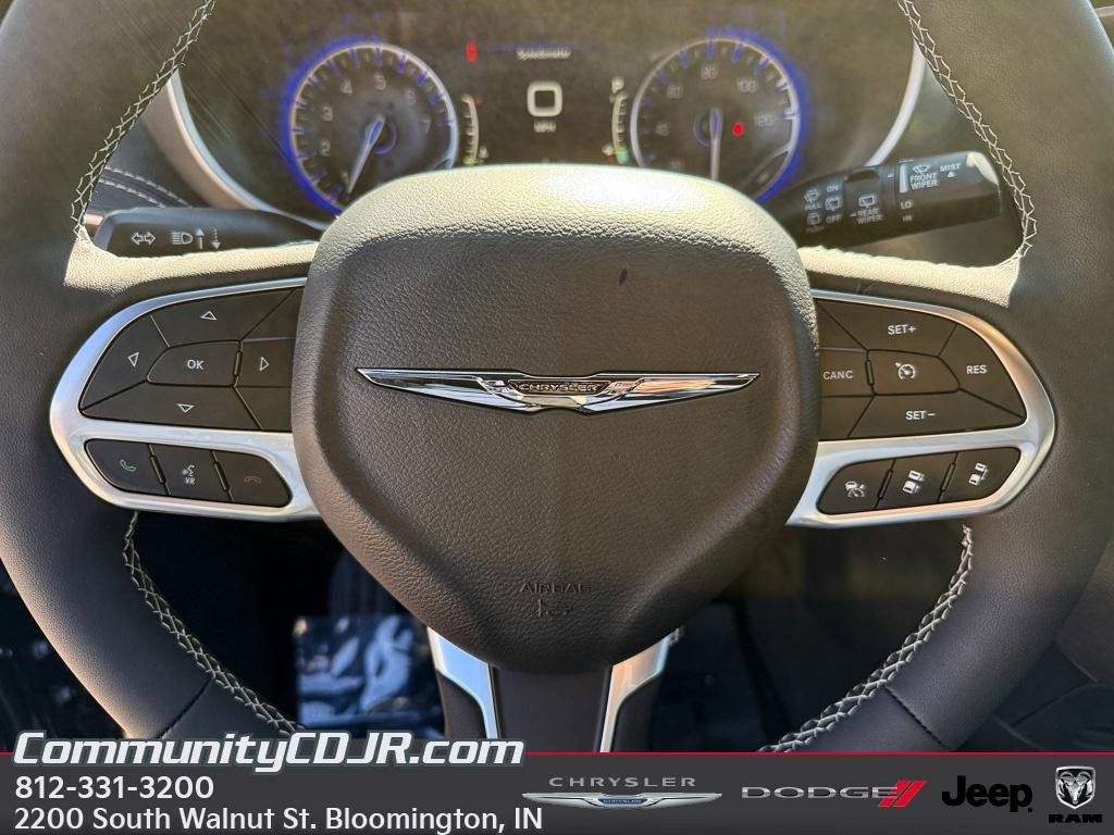 New 2026 Chrysler Pacifica Select AWD/4WD image 14