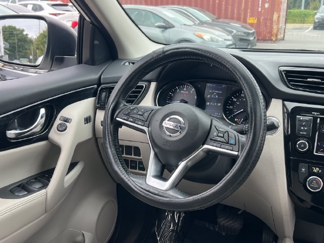 Used 2022 Nissan Rogue Sport SV w/ Technology Package FWD image 16